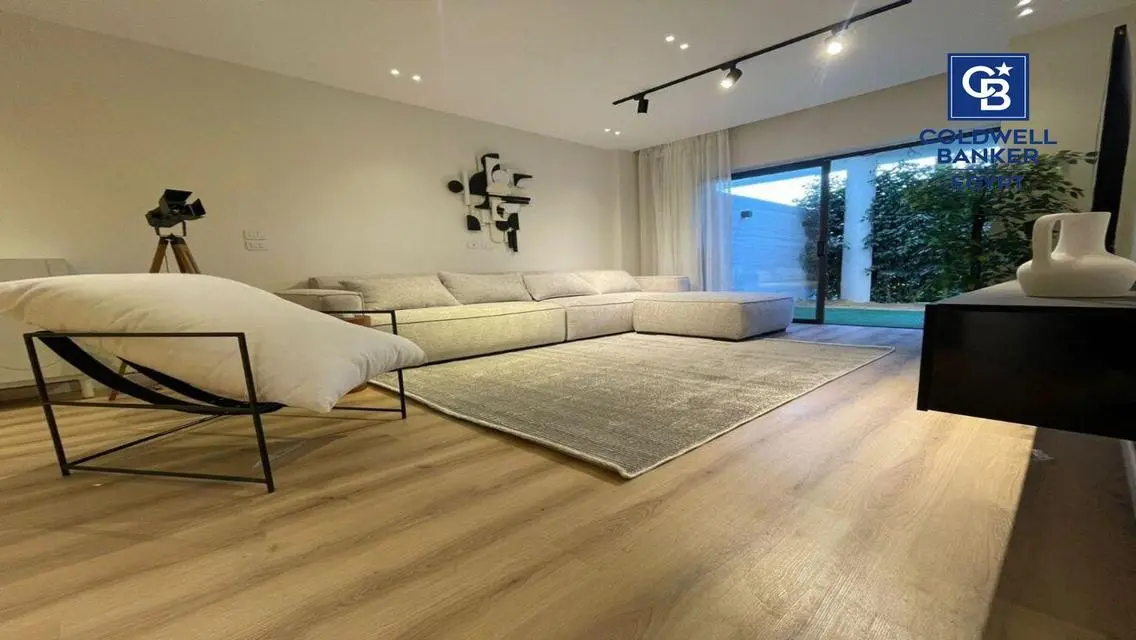 Apartment Very Prime Location Fully Furnishd