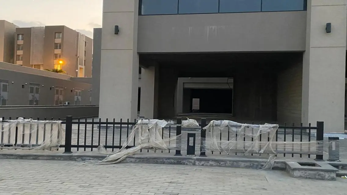 محل تجاري للبيع فيليدج جاردنز قطامية جاهز للاستلام