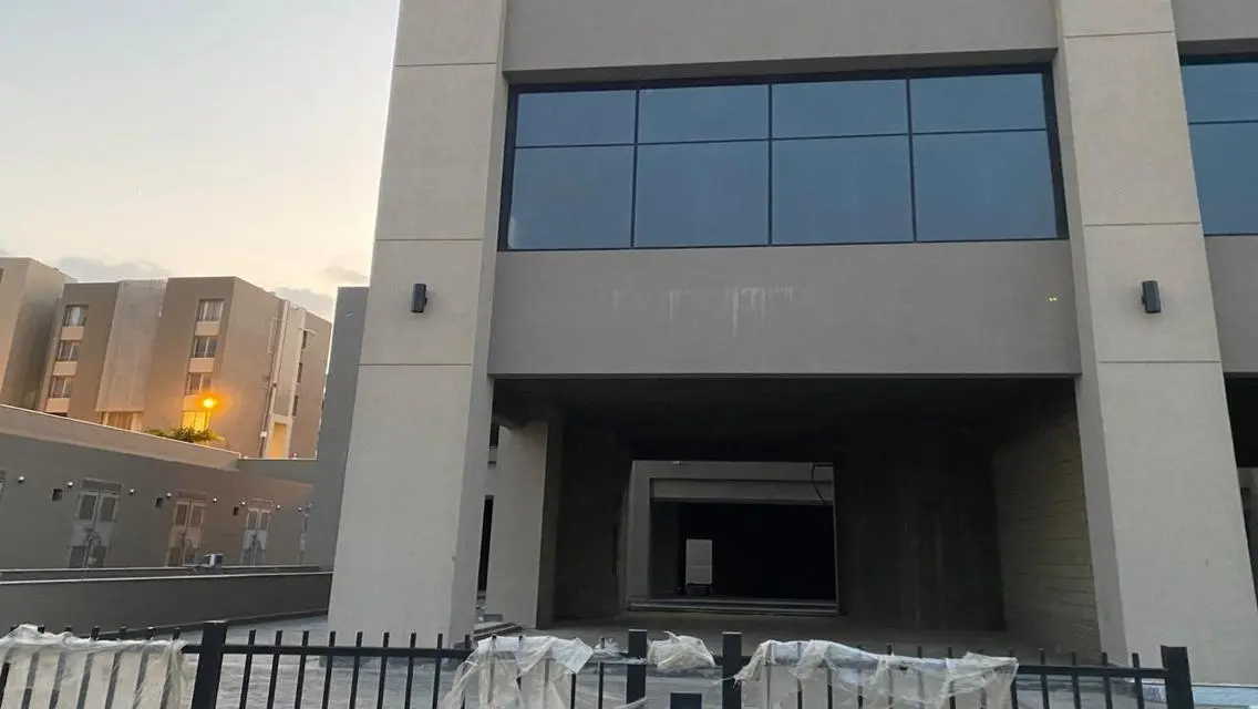 محل تجاري للبيع فيليدج جاردنز قطامية جاهز للاستلام