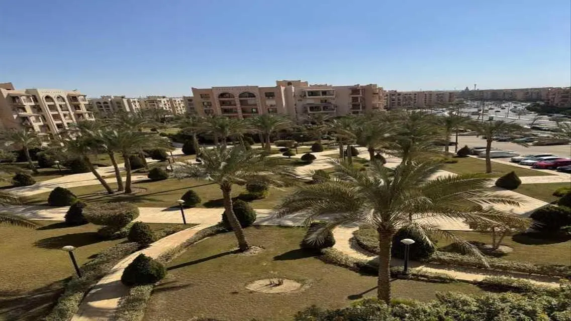 شقة تشطيبات خاصة للبيع بالفرش والاجهزة في الرحاب