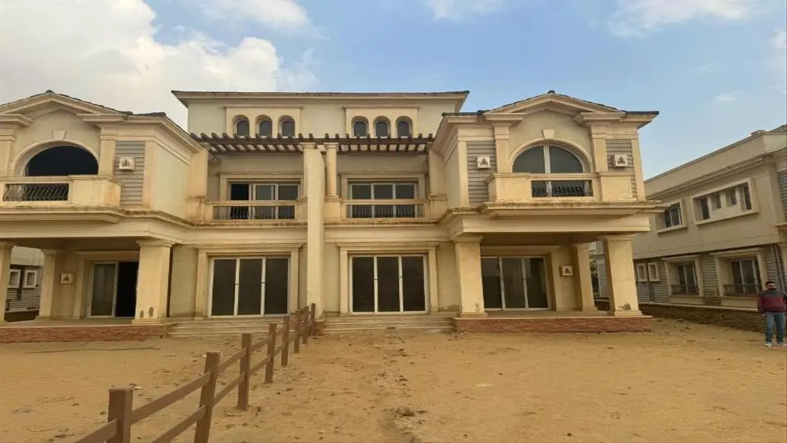I-villa ready to delivery in a very prime location