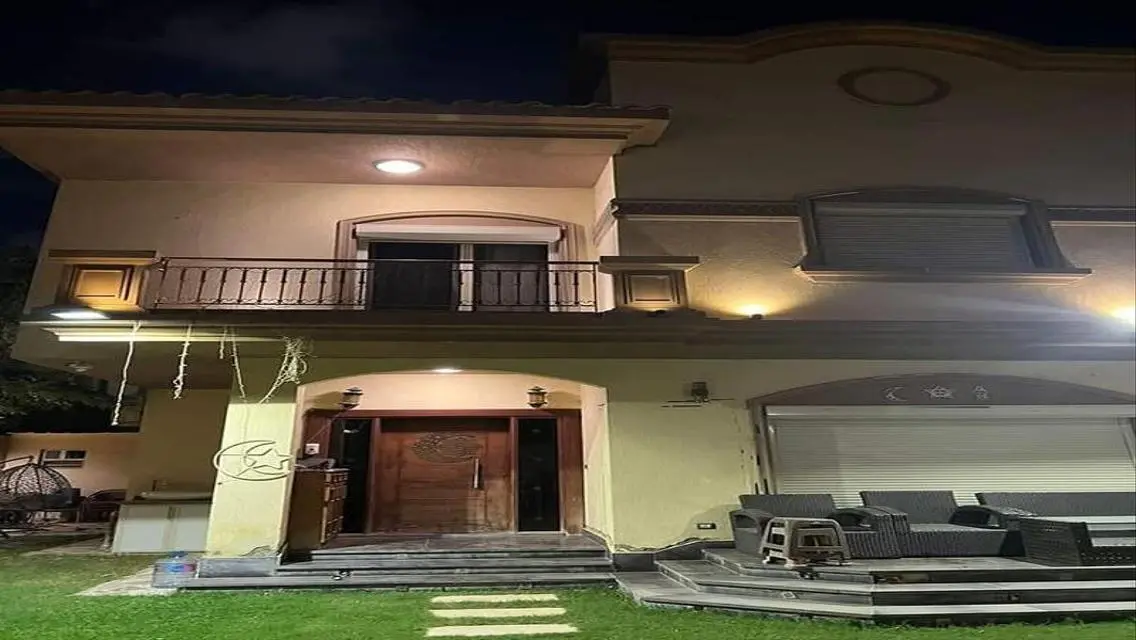 For sale, a four-story villa with special finishes