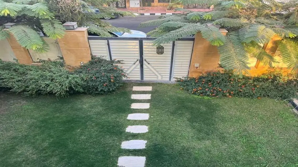 For sale, a four-story villa with special finishes