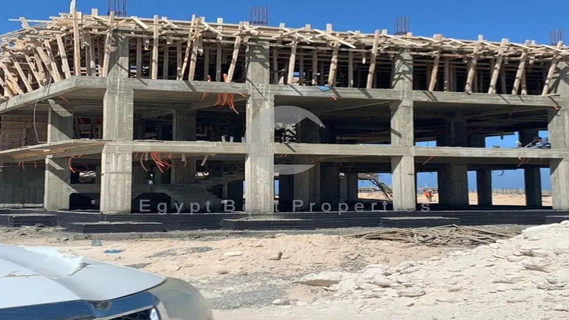 شالية متشطب للبيع في رأس الحكمه 5% مقدم على 8سنوات