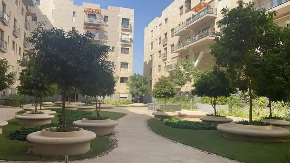 إقامة فاخرة في شقة فندقية متاحة حاليًا للاستلام