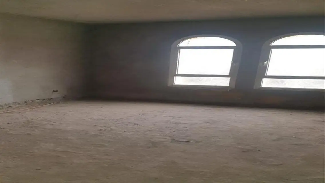 توين هاوس للبيع كمبوند جرينز نصف تشطيب