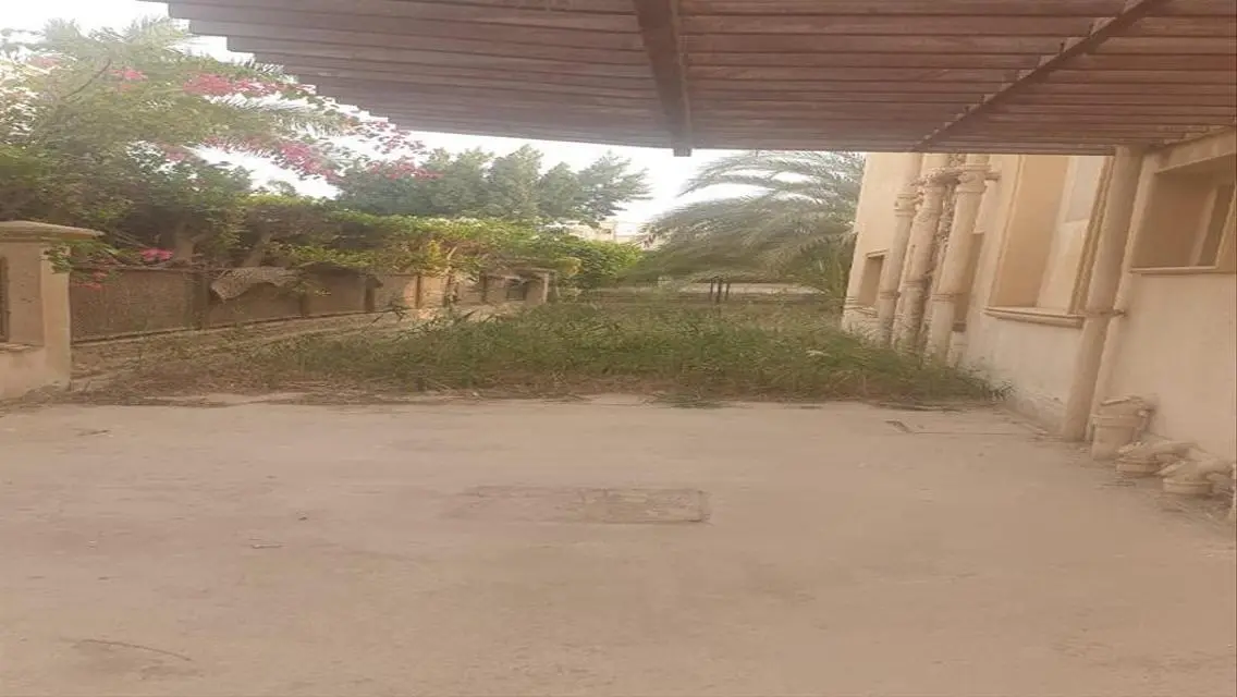 توين هاوس للبيع كمبوند جرينز نصف تشطيب