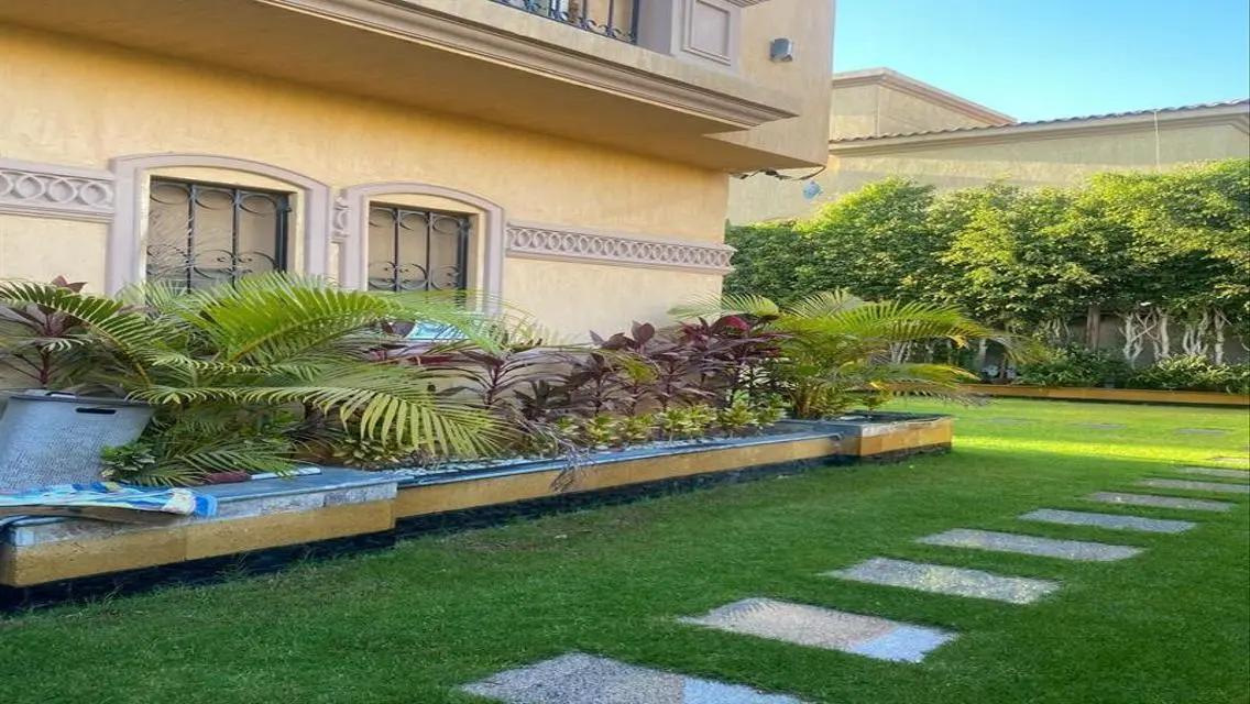 للبيع فيلا ثنائي مميز بحمام سباحة في الرحاب 2