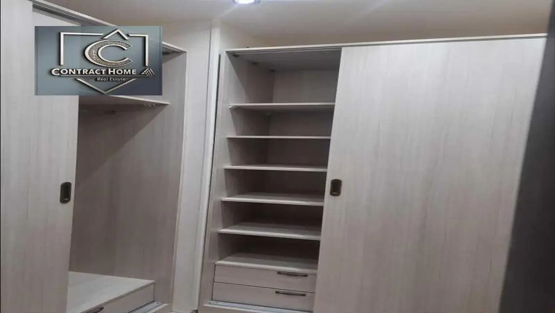 Apartment for rent with hotel furniture in Eastown