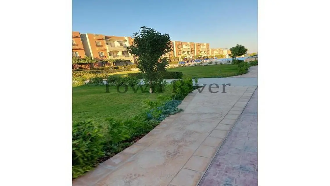 شقة فاخرة مع حديقة خاصة ومسبح في بحيرات