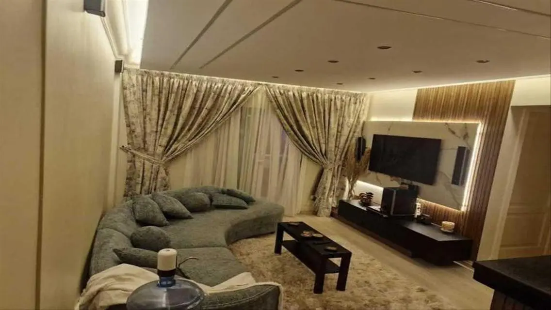 شقة فاخرة للإيجار في موقع مميز