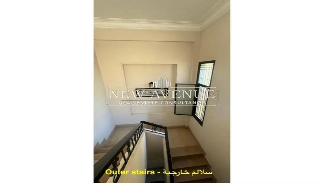 شقة فاخرة مع شرفة وحديقة خاصة