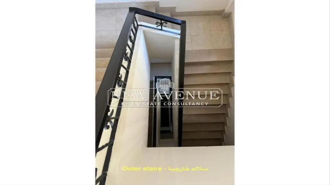 شقة فاخرة مع شرفة وحديقة خاصة