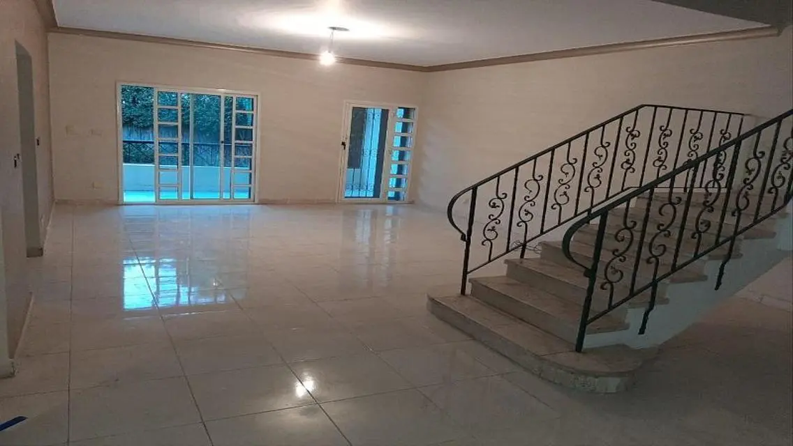Luxury Apartment with Private Garden in Marina