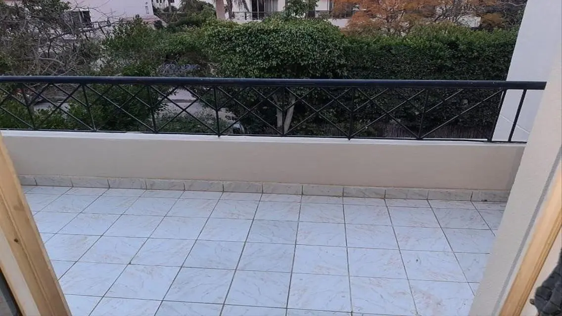Luxury Apartment with Private Garden in Marina