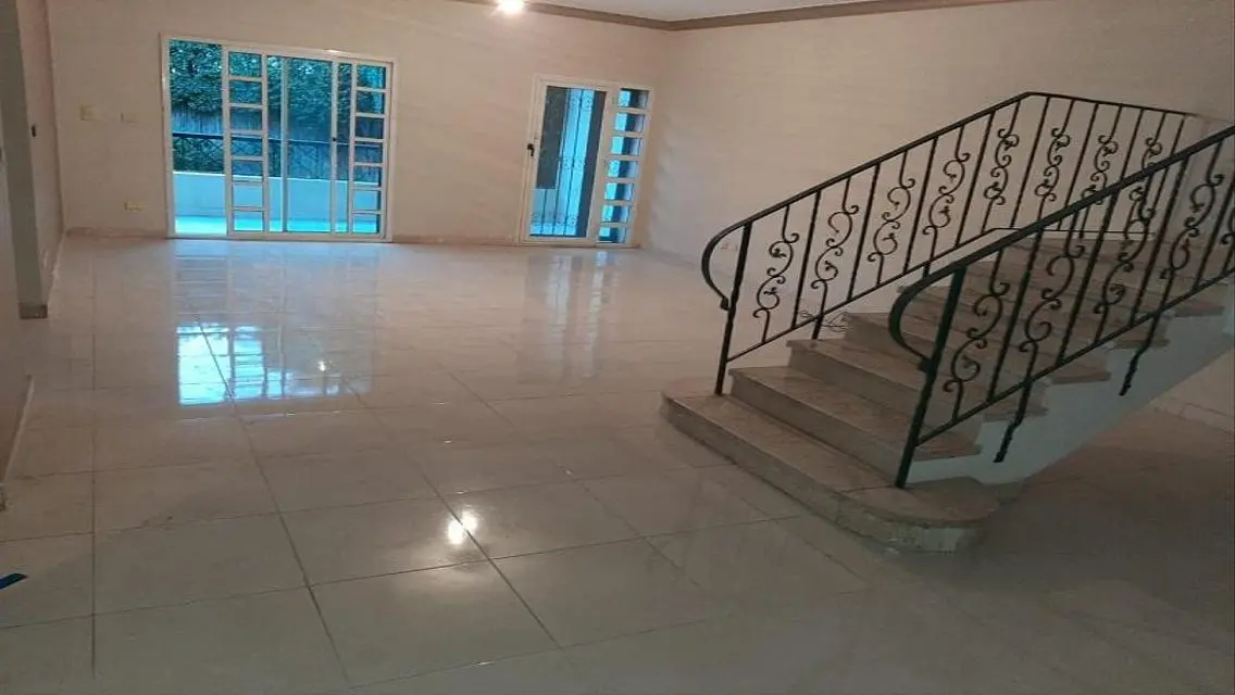Luxury Apartment with Private Garden in Marina