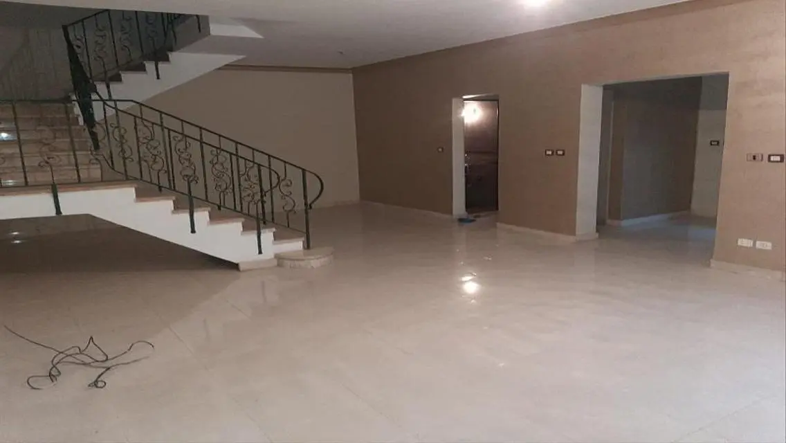 Luxury Apartment with Private Garden in Marina