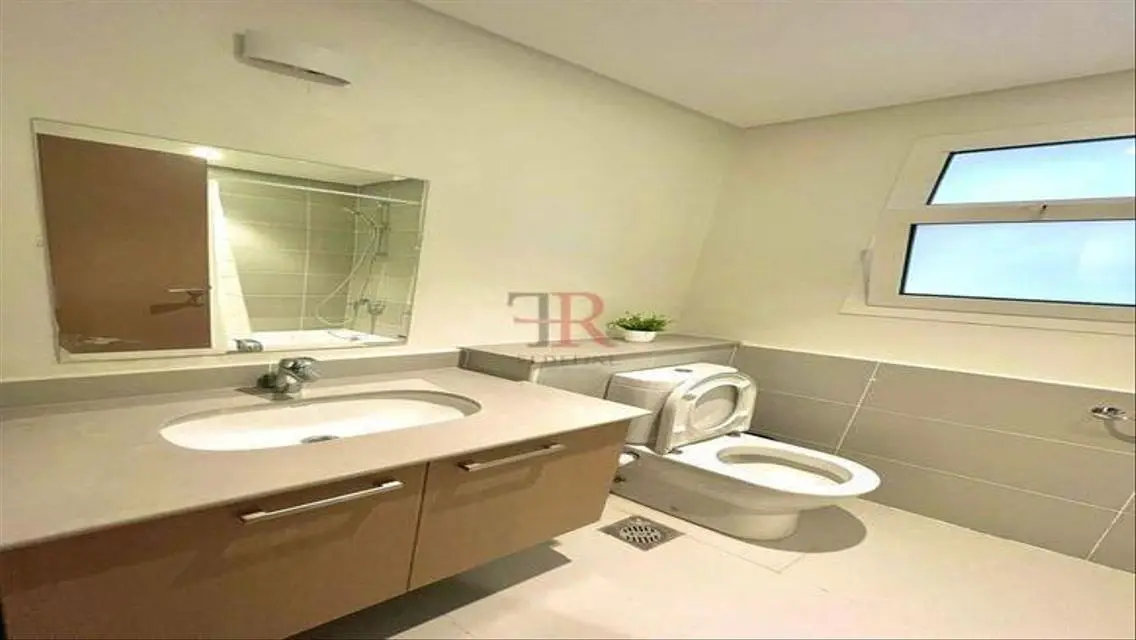 Luxurious Apartment for Sale with Spacious Layout in the Heart of the City