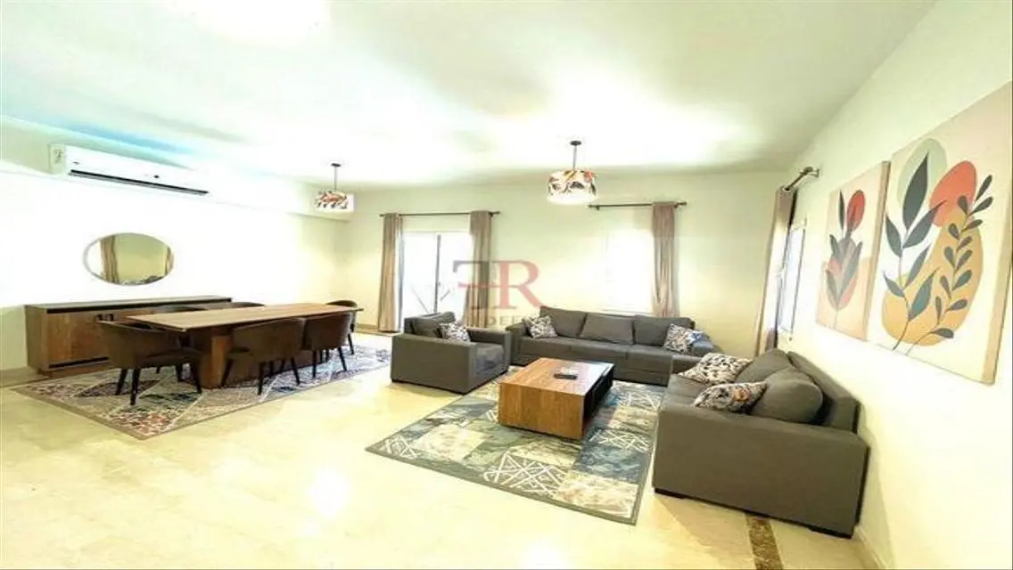 Luxurious Apartment for Sale with Spacious Layout in the Heart of the City