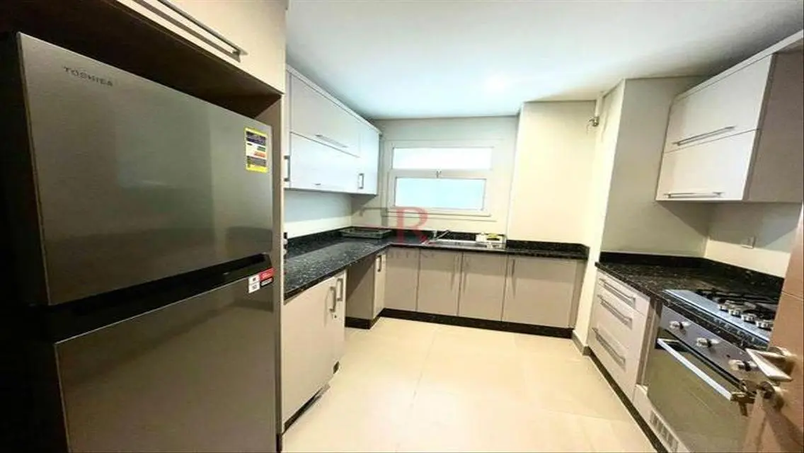 Luxurious Apartment for Sale with Spacious Layout in the Heart of the City