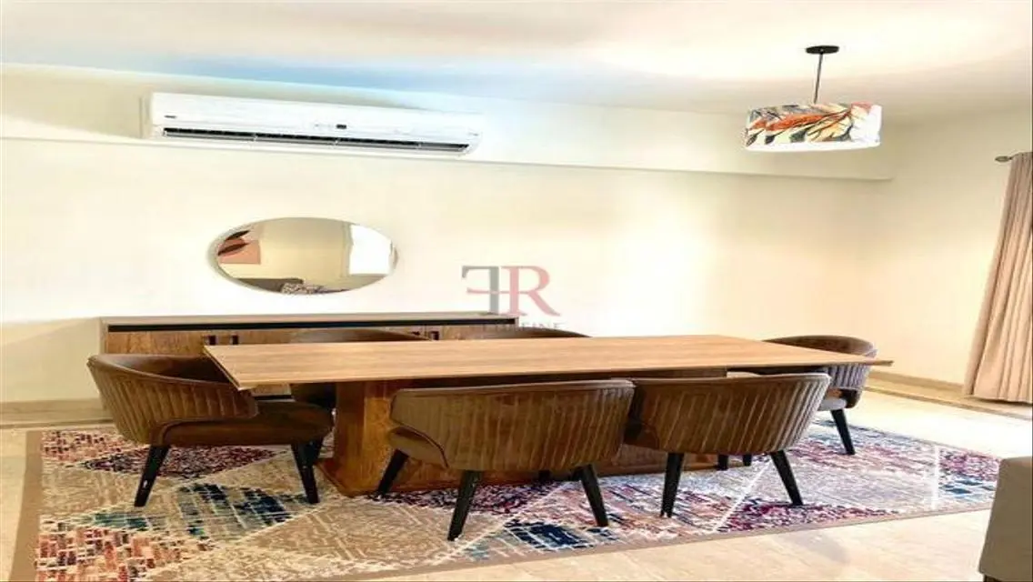 Luxurious Apartment for Sale with Spacious Layout in the Heart of the City