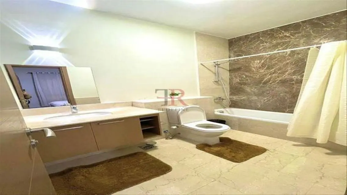 Luxurious Apartment for Sale with Spacious Layout in the Heart of the City