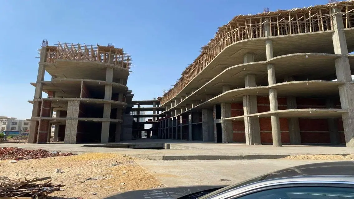 فرصة استثمارية مميزة بمساحة شاملة
