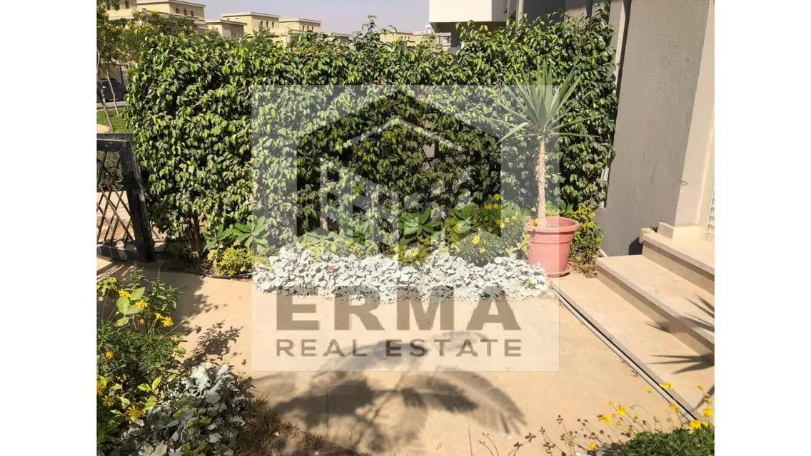 Apartment with garden for rent in Villette Sky