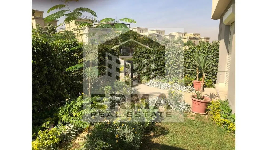 Apartment with garden for rent in Villette Sky