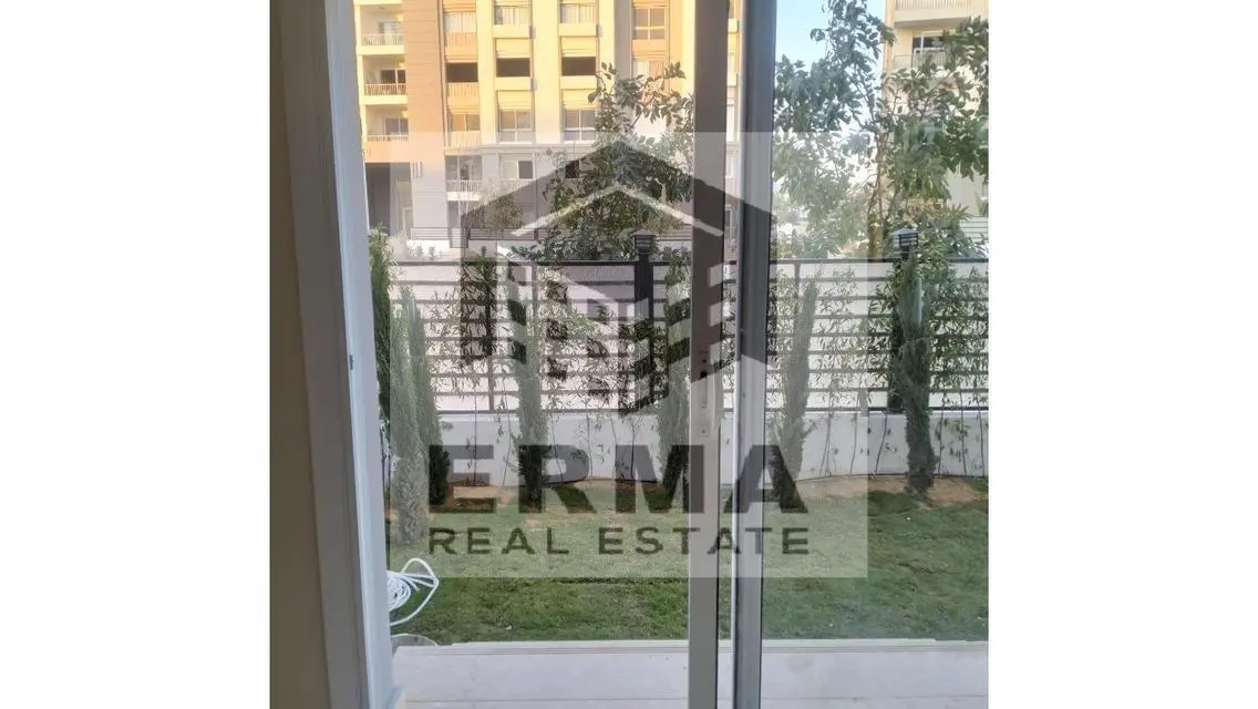 Apartment with garden for rent in Hyde Park