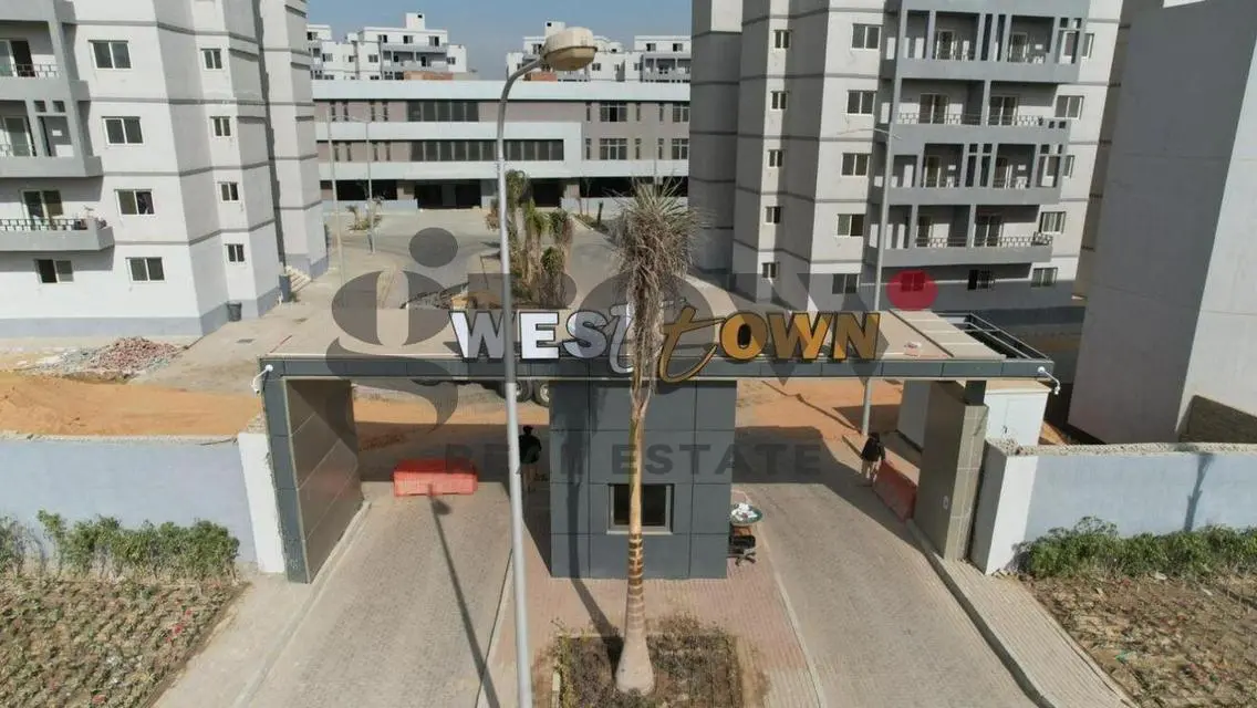 Luxurious Apartment with Spacious Layout in City Center