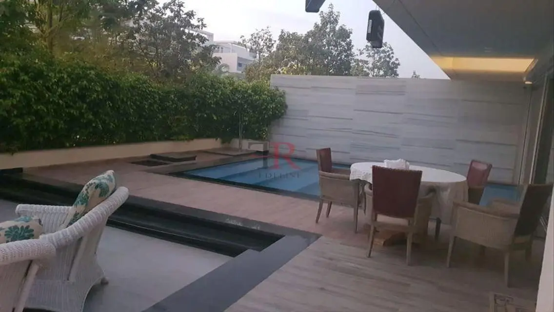 Apartment with private pool for rent in lake view
