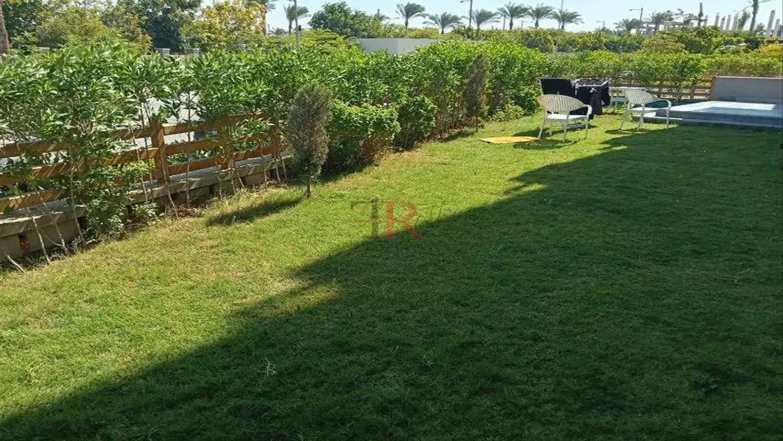 Apartment with private garden for rent in CFC