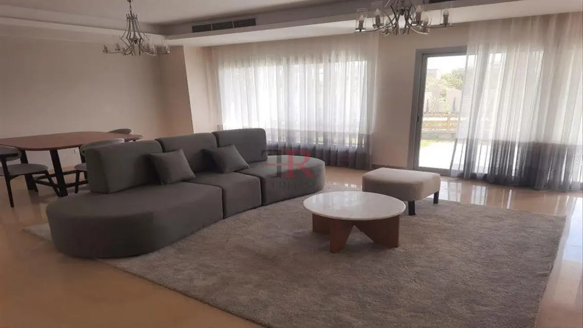 Apartment with private garden for rent in CFC