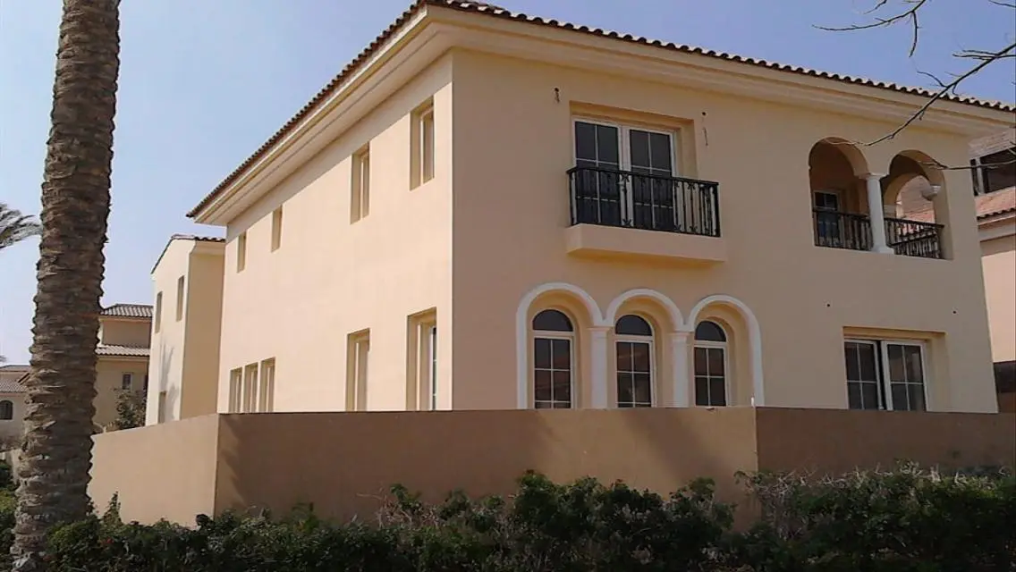 Standalone for sale in Katameya dunes  Bua: 1050 m