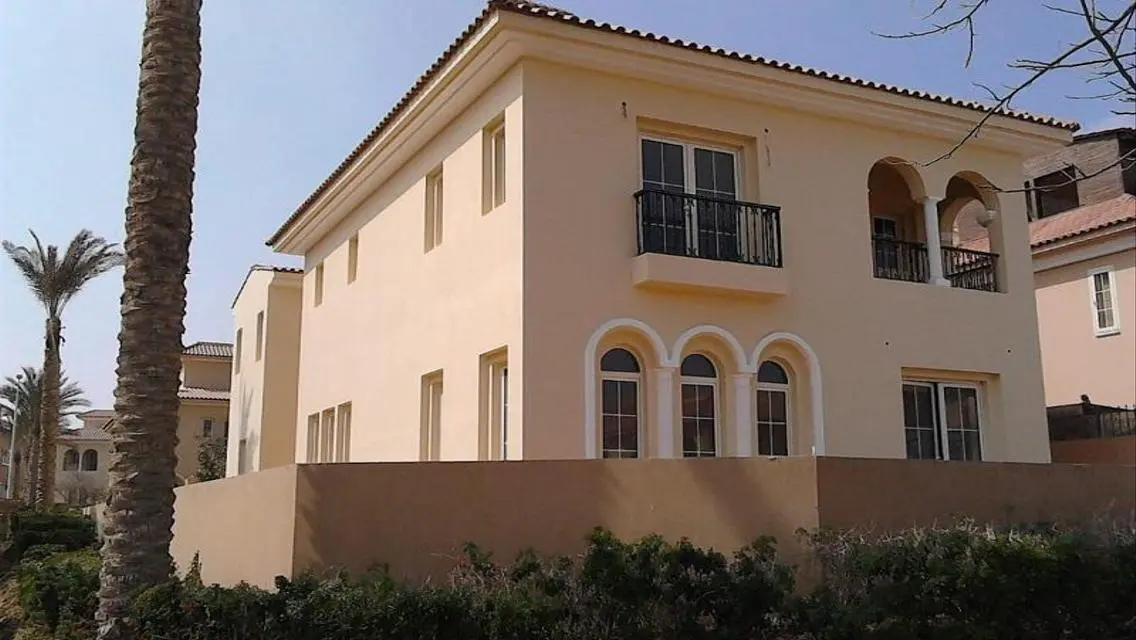 Standalone for sale in Katameya dunes  Bua: 1050 m