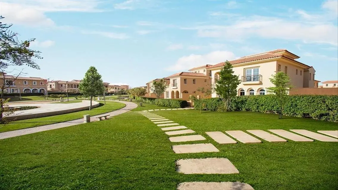 Standalone for sale in Katameya dunes  Bua: 1050 m