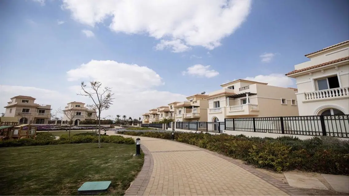 Standalone for sale in Katameya dunes  Bua: 1050 m
