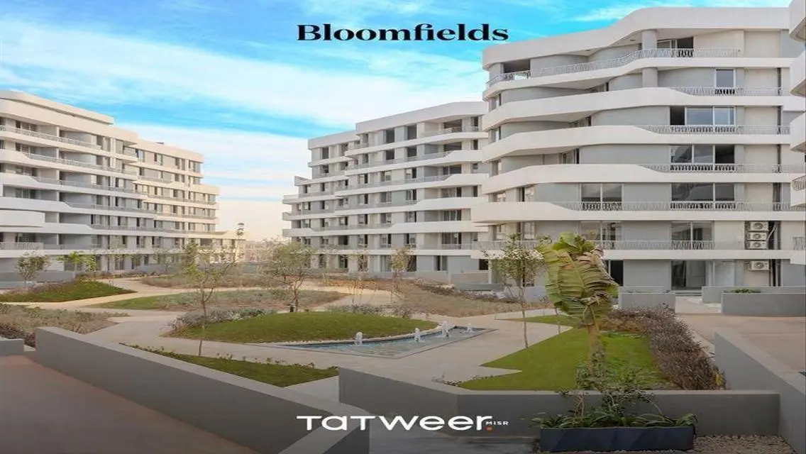 Luxury Apartment Overlooking Lakes and Major Landmarks