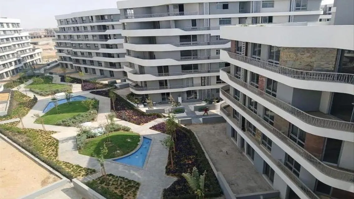 Luxury Apartment Overlooking Lakes and Major Landmarks