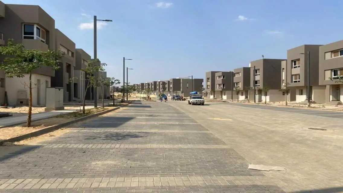 شقة فاخرة بمساحة واسعة مع حديقة خاصة ومسبح