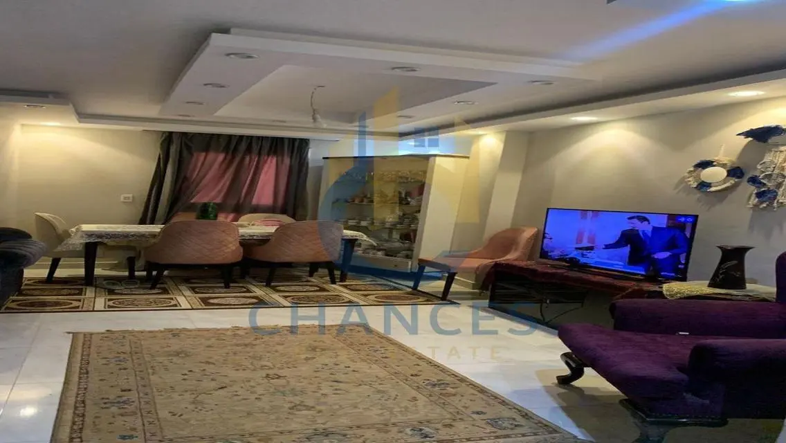 شقة مميزة للبيع وتفتح على شرفة رائعة