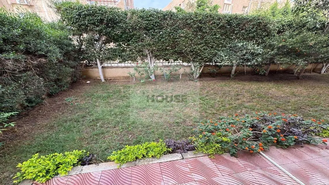 Ground floor with Garden ultra modern phase 1 B H