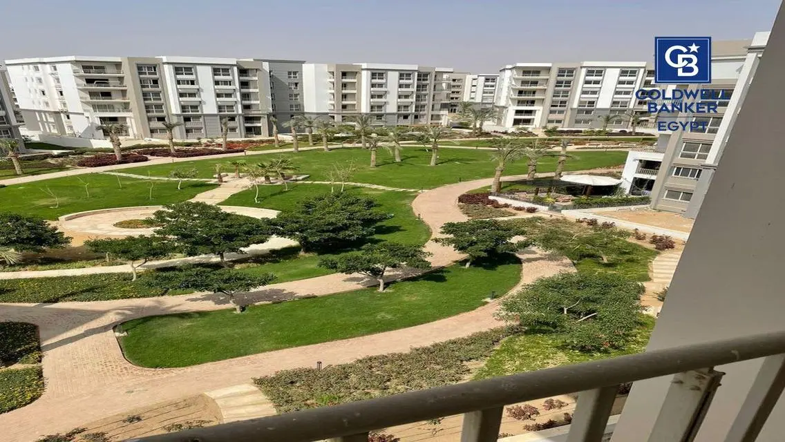 شقة بموقع متميز للبيع في هايد بارك