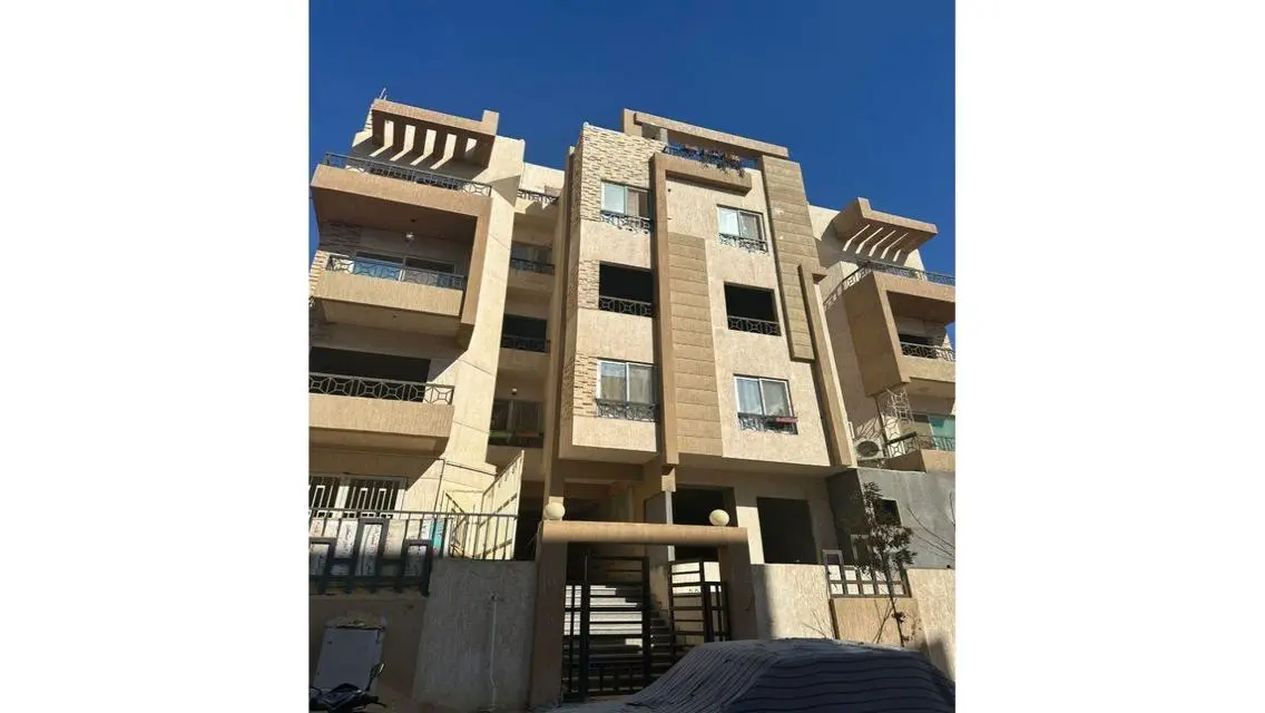 Luxury 3-Bedroom Apartment with Landmark View