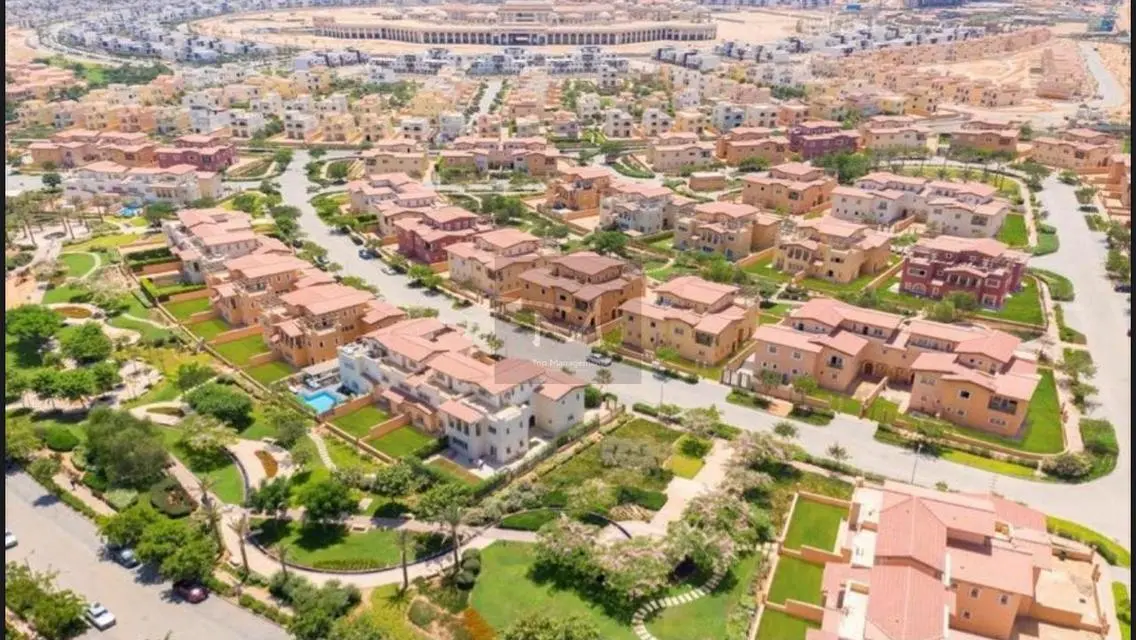 شقة في هايد بارك بمقدم 5% واستلام سنة ونص