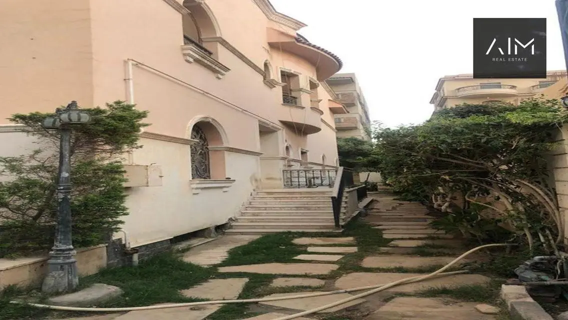 فيلا 900 متر في التجمع الشويفات احسن تشطيب