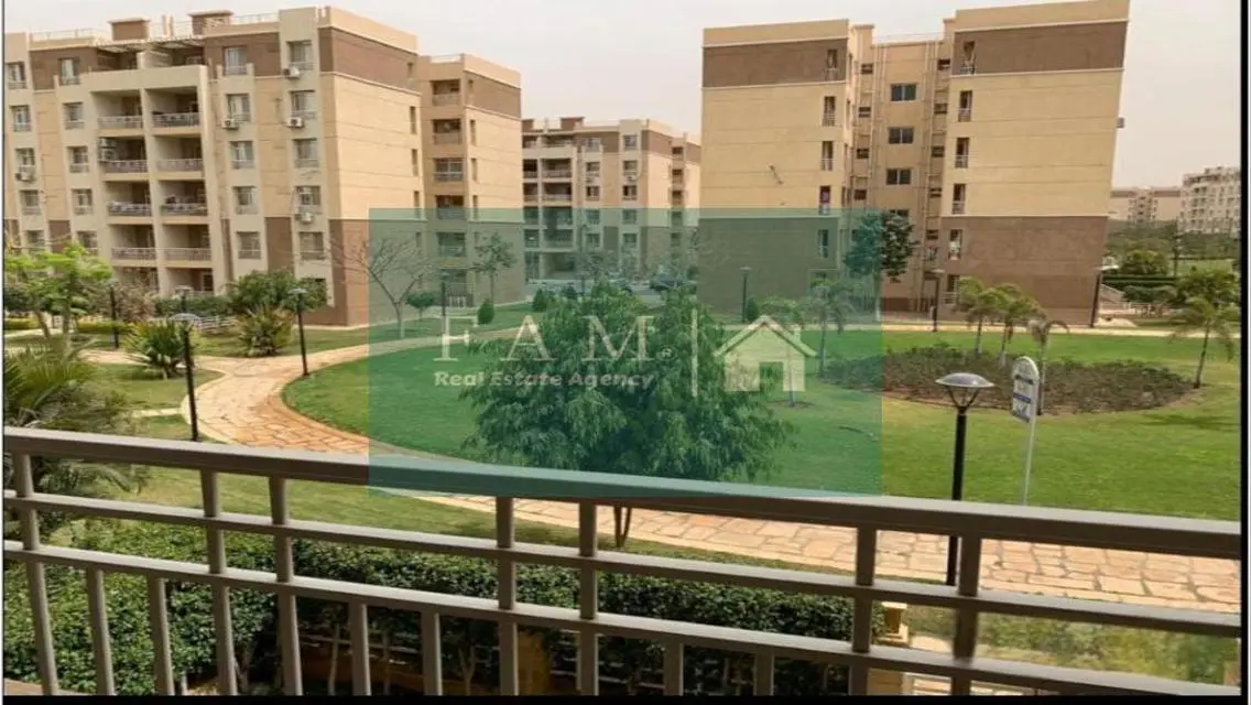 Ground studio with garden, special finishing
