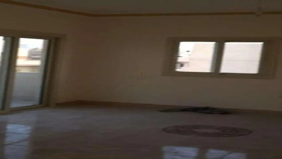 Apartment for Sale with Security Guard and Covered Parking