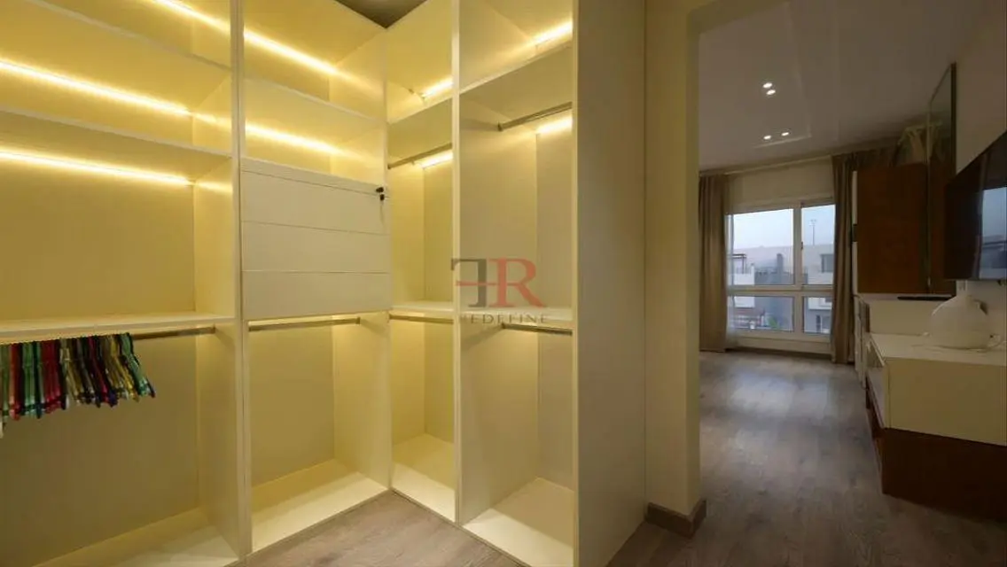 Standalone with private pool for rent in hyde park